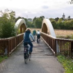 radwegbrcke markkleeberg - blick ber die brcke (bestand)